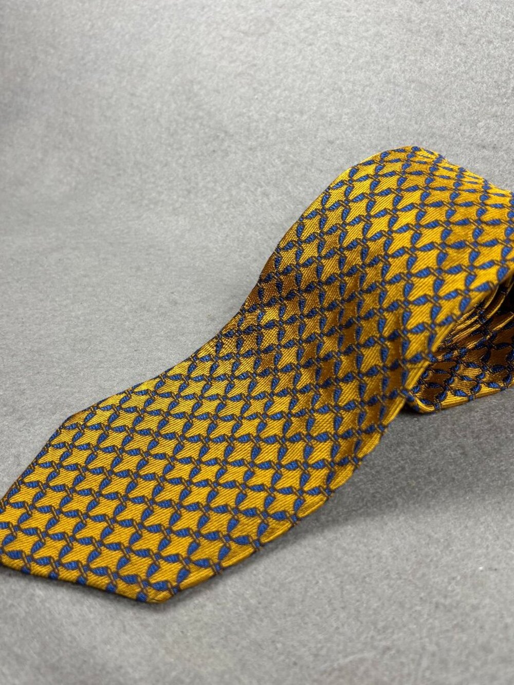 Gucci Silk Tie Gold Yellow Blue Geometric Jacquard Made in Italy